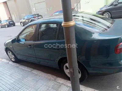Usado Seat Toledo Stella 100 CV (73 kW) 2000 Verde Berlina