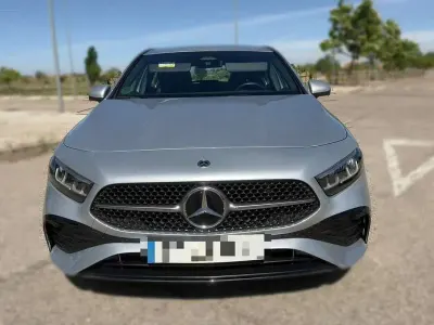 Usado Mercedes A200 150 CV (110 kW) 2023 Gris Berlina