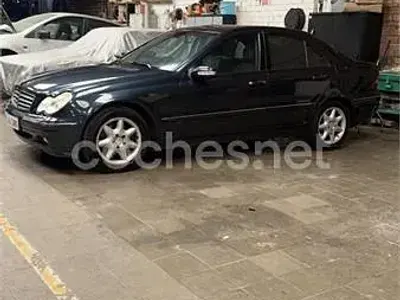 Usado Mercedes C240 Elegance 170 CV (125 kW) 2003 Azul Berlina