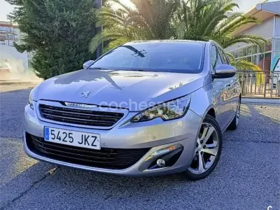 Usado Peugeot 308 SW Allure 120 CV (88 kW) 2016 Gris / plata Familiar