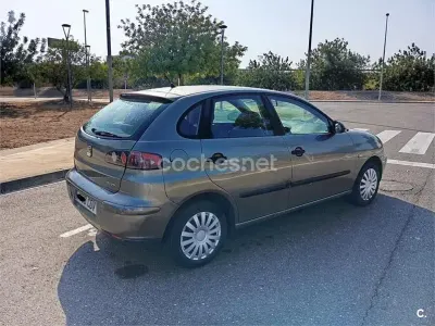 Usado Seat Ibiza Stella 75 CV (55 kW) 2003 Gris / plata Utilitario