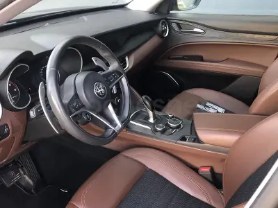 Usado Alfa Romeo Stelvio 190 CV (139 kW) 2020 Beige SUV