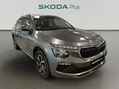 Usado Skoda Kamiq Selection 115 CV (84 kW) 2025 Gris / plata SUV
