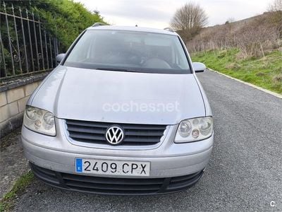 Usado VW Touran Advance 100 CV (73 kW) 2003 Gris / plata Monovolumen