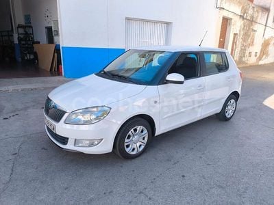 Usado Skoda Fabia Ambition 90 CV (66 kW) 2011 Blanco Berlina