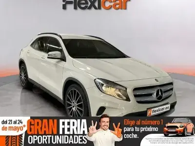 Usado Mercedes GLA180 109 CV (80 kW) 2016 Blanco SUV