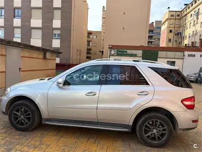 Usado Mercedes ML350 Edition 231 CV (169 kW) 2012 Gris / plata SUV