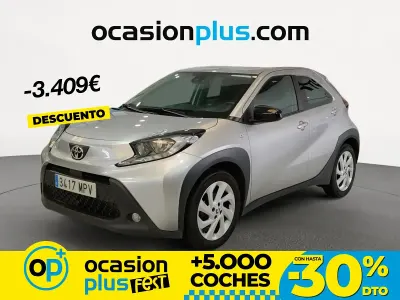 Begagnad Toyota Aygo X Play 72 HK (52 kW) 2024 Grå SUV