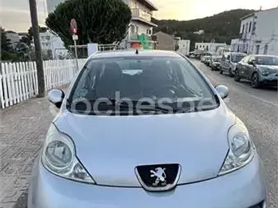 Usado Peugeot 107 68 CV (50 kW) 2006 Gris / plata Utilitario