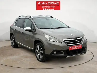Usado Peugeot 2008 Allure 110 CV (80 kW) 2016 Gris / plata SUV