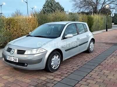 Gris / plata Usado 2004 Renault Mégane II Dynamique Berlina | 1800 € (Buen precio)