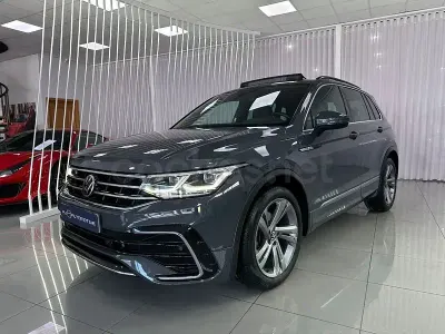 Usado VW Tiguan R-line 150 CV (110 kW) 2022 Gris / plata SUV