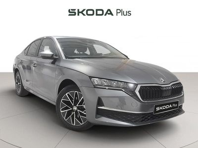 Gris Usado 2024 Skoda Octavia Selection Berlina | 29.990 € (Un poco caro)