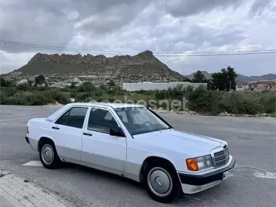 Usado Mercedes 190 126 CV (92 kW) 1991 Blanco Berlina