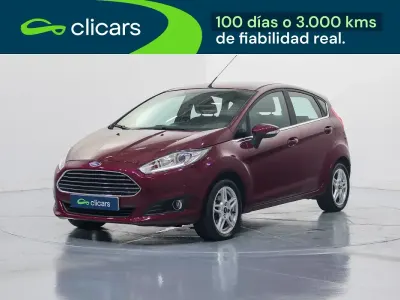Usado Ford Fiesta Titanium 95 CV (69 kW) 2015 Rojo Utilitario
