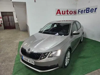 Usado Skoda Octavia 115 HP (84 kW) 2018 Bege Sedan