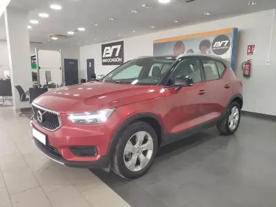 Usado Volvo XC40 Momentum 129 CV (94 kW) 2022 Granate SUV