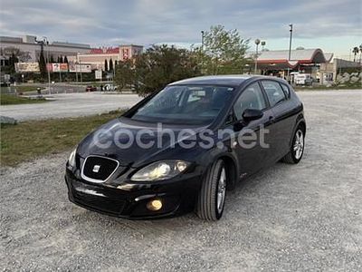 Usado Seat Leon Style 105 CV (77 kW) 2013 Negro Berlina