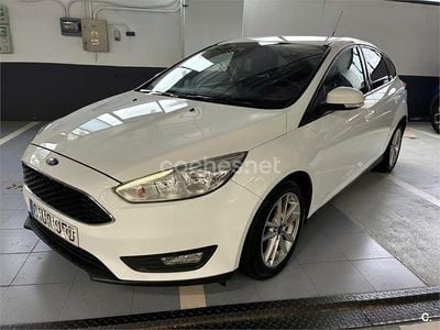 Usado Ford Focus Trend 125 CV (91 kW) 2015 Blanco Berlina