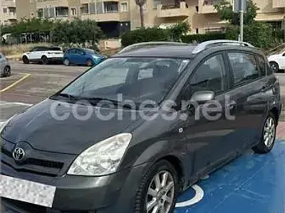 Usado Toyota Corolla Verso Sol 116 CV (85 kW) 2004 Gris / plata Monovolumen