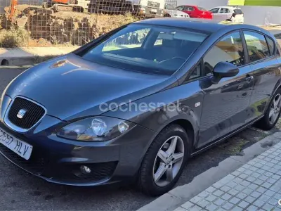 Używany Seat Leon Style 105 KM (77 kW) 2012 Czarny Sedan/Limuzyna