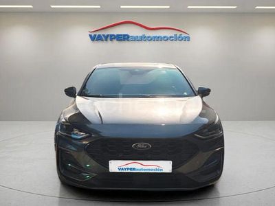 Gris / plata Usado 2023 Ford Focus ST-Line Berlina | 18.600 € (Un poco caro)