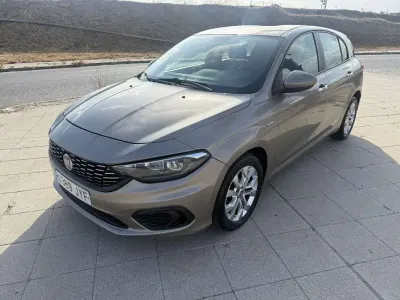 Usado Fiat Tipo Easy 95 CV (69 kW) 2016 Beige Utilitario