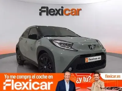 Usado Toyota Aygo Play 72 CV (52 kW) 2024 Gris