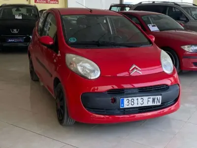 Usado Citroën C1 68 CV (50 kW) 2007 Rojo Utilitario