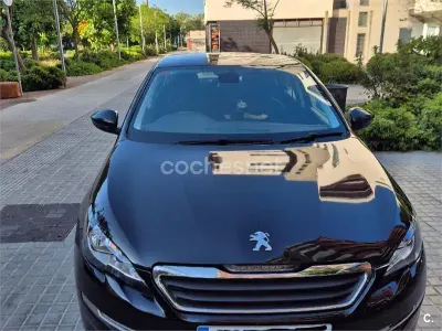 Usado Peugeot 308 Active 100 CV (73 kW) 2015 Negro Berlina