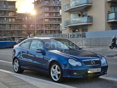 Azul Usado 2005 Mercedes C230 Berlina | 3900 €