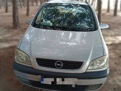 Usado Opel Zafira Elegance 101 CV (74 kW) 2001 Gris Monovolumen