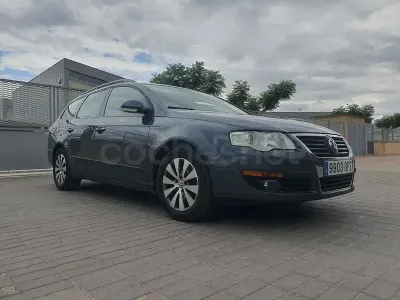 Usado VW Passat Highline 140 CV (102 kW) 2009 Gris / plata Familiar
