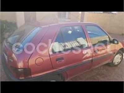 Käytetty Citroën Saxo 58 HP (42 kW) 1997 Punainen Viistoperä