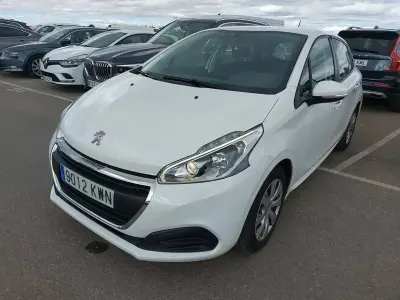 Usado Peugeot 208 Active 100 CV (73 kW) 2019 Blanco Utilitario