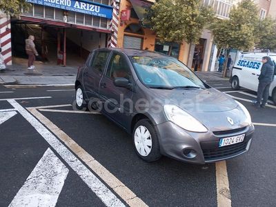 Usado Renault Clio II Expression 75 CV (55 kW) 2010 Gris / plata Berlina