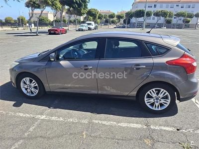 Usado Ford Focus Trend 100 CV (73 kW) 2013 Gris / plata Familiar