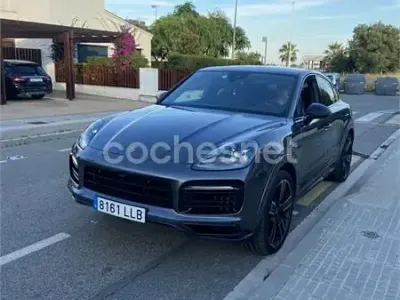 Usado Porsche Cayenne 462 CV (339 kW) 2020 Gris / plata SUV
