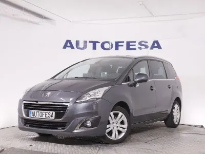 Usado Peugeot 5008 Allure 150 CV (110 kW) 2015 Gris Monovolumen