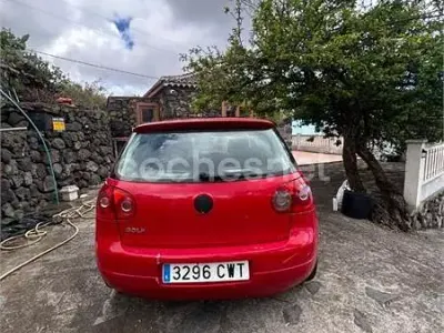 Usado VW Golf IV Highline 102 CV (75 kW) 2004 Rojo Berlina