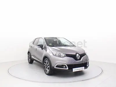 Usado Renault Captur Zen 90 CV (66 kW) 2015 Gris / plata SUV