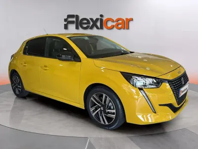 Usado Peugeot 208 Allure 101 CV (74 kW) 2023 Amarillo Utilitario