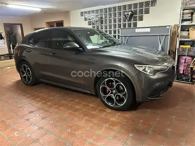 Usado Alfa Romeo Stelvio Veloce 210 CV (154 kW) 2021 Gris / plata SUV
