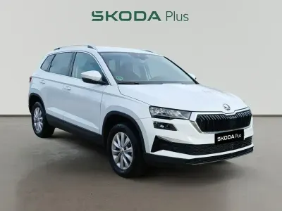 Usado Skoda Karoq Selection 150 CV (110 kW) 2025 Blanco SUV