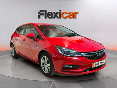 Usado Opel Astra Selective 110 CV (80 kW) 2018 Rojo Berlina