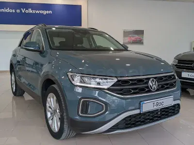Usado VW T-Roc Life 110 CV (80 kW) 2022 Azul SUV