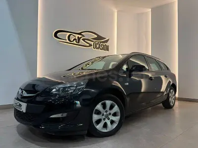 Usado Opel Astra Business 110 CV (80 kW) 2016 Negro Familiar