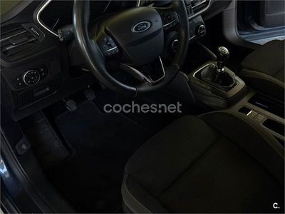 Usado Ford Focus Trend 125 CV (91 kW) 2018 Azul Berlina