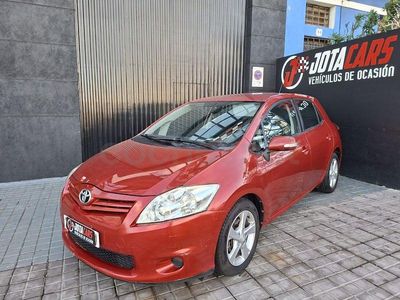 Usado Toyota Auris Active 101 CV (74 kW) 2010 Granate Berlina