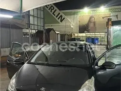 Usado Peugeot 208 Access 82 CV (60 kW) 2013 Gris / plata Utilitario